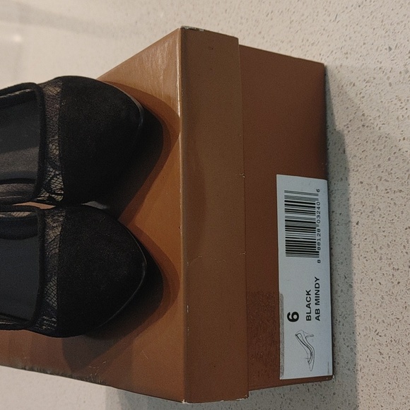 New Audrey Brooke leather heels. Size 6.0 - Picture 9 of 9